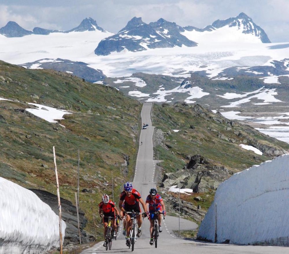 OPPLEVELSE: Det 430 kilometer lange turrittet byr på 4609 høydemeter og mektige omgivelser. Foto: Jotunheimen Rundt Jotunheimen Rundt - Foto Arrangøren 1000x