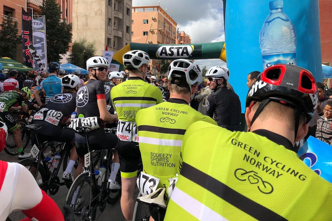AFRIKA: Green Cycling Norway fikk et spennende møte med afrikansk sykkelkultur i Tour du Maroc. Foto: Green Cycling Norway Race start - Tour du Maroc 2018 - Foto Green Cycling Norway 1200x933