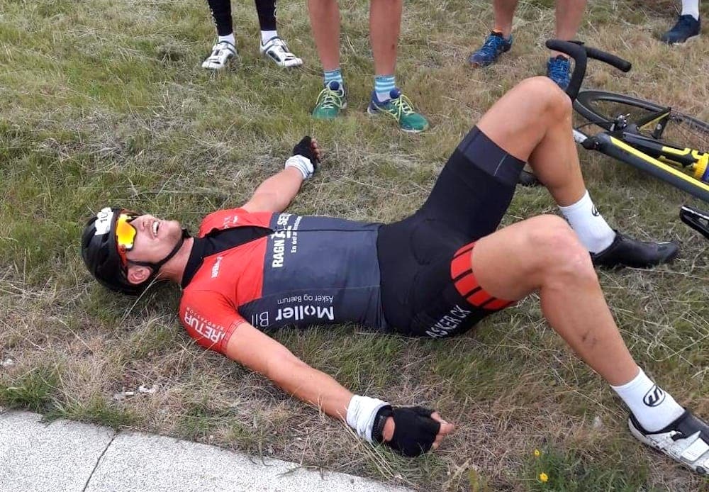 LYKKELIG: Etter målgang lå Knut Sande i gresset i flere minutter og visste at han snart har glemt hvor langt det var. Foto: Privat Knut Sande Fellestarten 2018 - mål - Foto privat 1000x