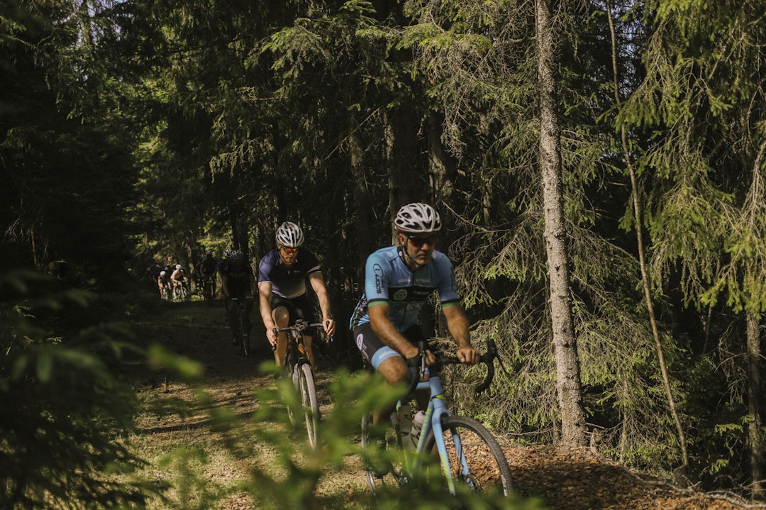 GLENNE I SKOGEN: Løypen gikk på en miks av asfalt, grus og kjerreveier. Flere deltagere fullførte med racer, groveste redskap var en fulldemper. GLENNE I SKOGEN: Løypen gikk på en miks av asfalt, grus og kjerreveier. Flere deltagere fullførte med racer, groveste redskap var en fulldemper.