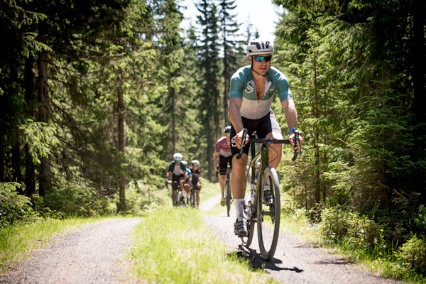 VEST ER BEST? Ta turen til alle Oslos ytterpunkter. Det gir sykling på bade gravel og asfalt. Illustrasjonsfoto: Henrik Alpers. VEST ER BEST? Ta turen til alle Oslos ytterpunkter. Det gir sykling på bade gravel og asfalt. Illustrasjonsfoto: Henrik Alpers.