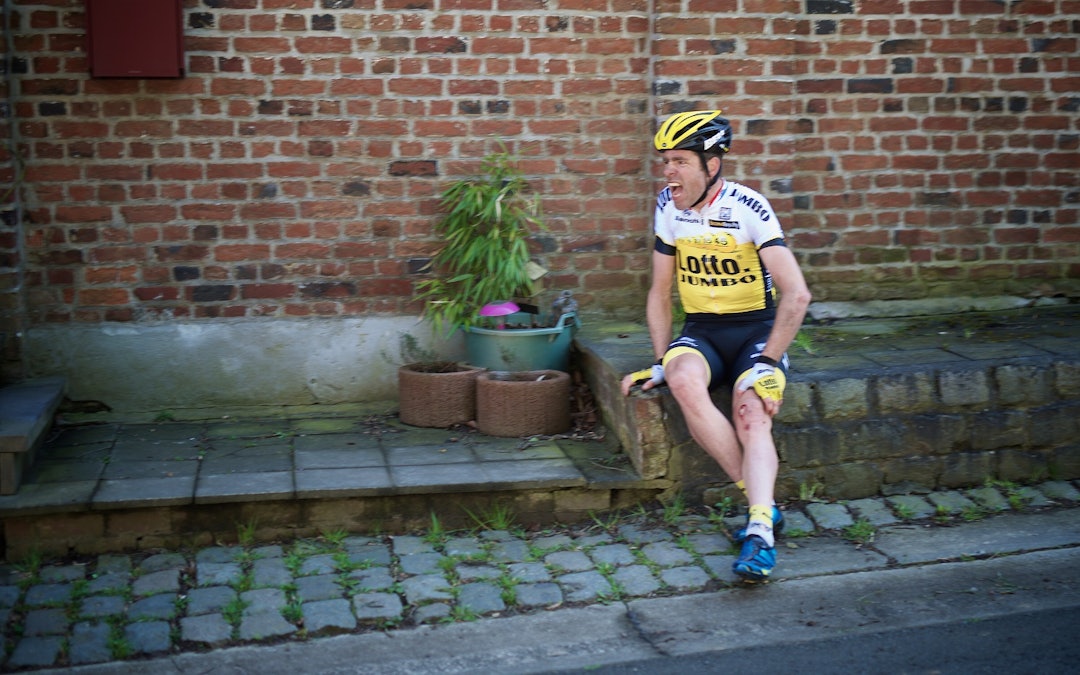 BRAM TANKINK har vondt i et kne ved noens inngangsparti. Foto: Kristof Ramon Kramon_RVV2016_DSC2927 - Version 4