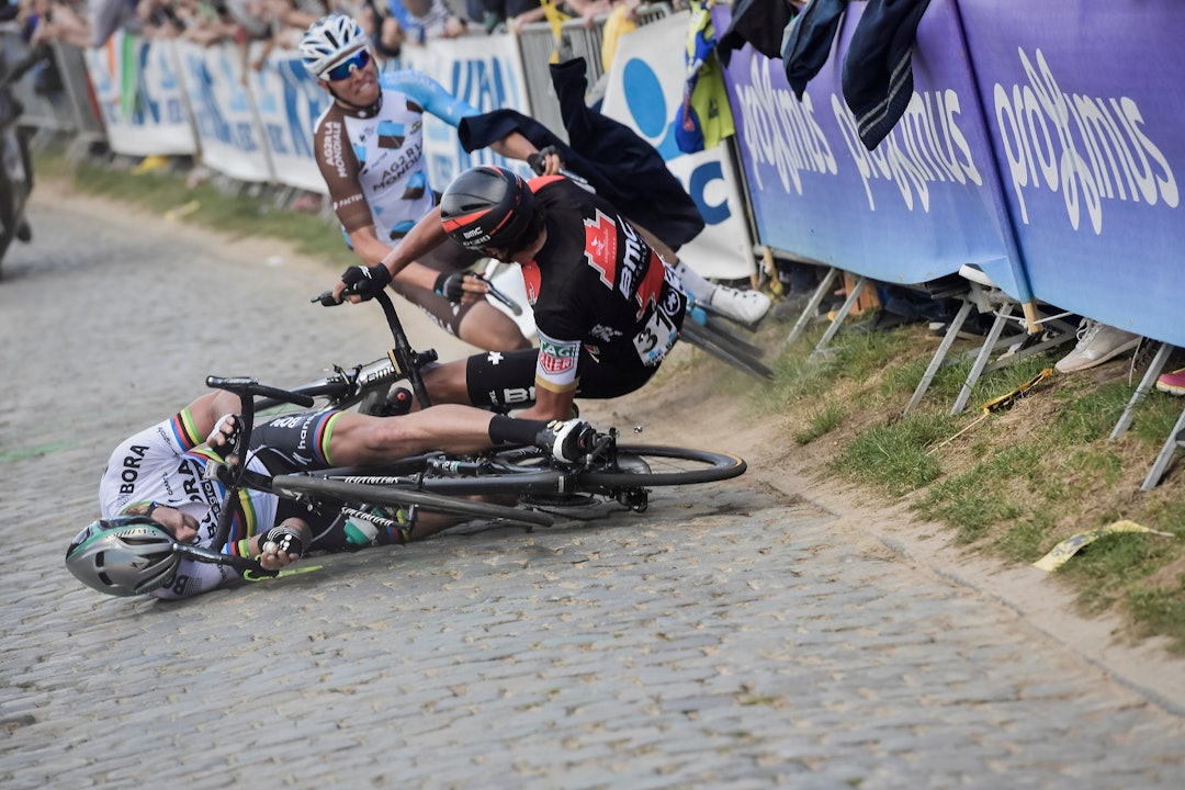 PETER Sagan, Greg van Avermaet, en jakke, og Oliver Naesen på Oude Kwaremont i 2017. Foto: Kristof Ramon Kramon_RVV2017_PDV4825