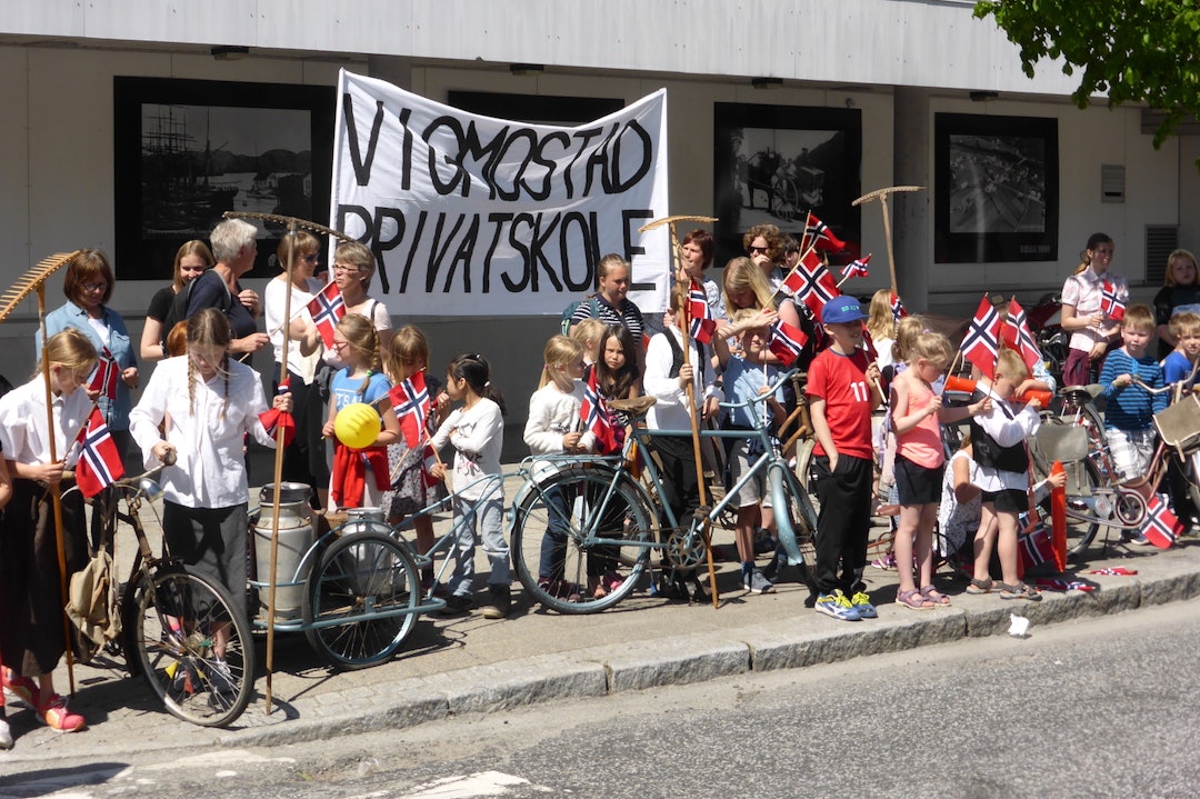 SYKKEL FØR OG NÅ: Blant mange morsomme innslag var Vigmostad privatskole, som hadde samlet sammen sykler fra ulike perioder og viste frem. Foto: Geir Stian Ulstein Kids - Foto Geir Stian Ulstein 1400x933