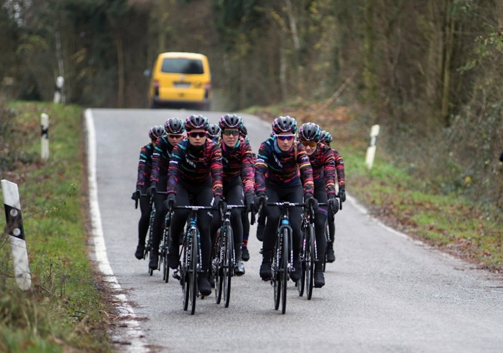 HUSTRIG: Finalen, som gikk i Tyskland i desember, besto også av utendørsøkter. Foto: Canyon/SRAM Siri Hildonen - Zwift Academy finale 2017 Germany- Foto Canyon Sram 1200x