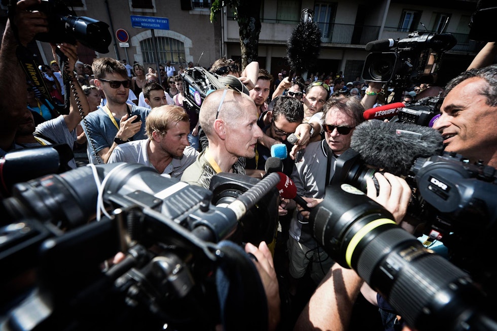 ETTERTRAKTET #1: Rasmussen på jobb som sportsjournalist for danske Ekstra Bladet. På grunn av sin rett-frem-talemåte er han et populært intervjuobjekt. Foto: Cor Vos. ETTERTRAKTET #1: Rasmussen på jobb som sportsjournalist for danske Ekstra Bladet. På grunn av sin rett-frem-talemåte er han et populært intervjuobjekt. Foto: Cor Vos.