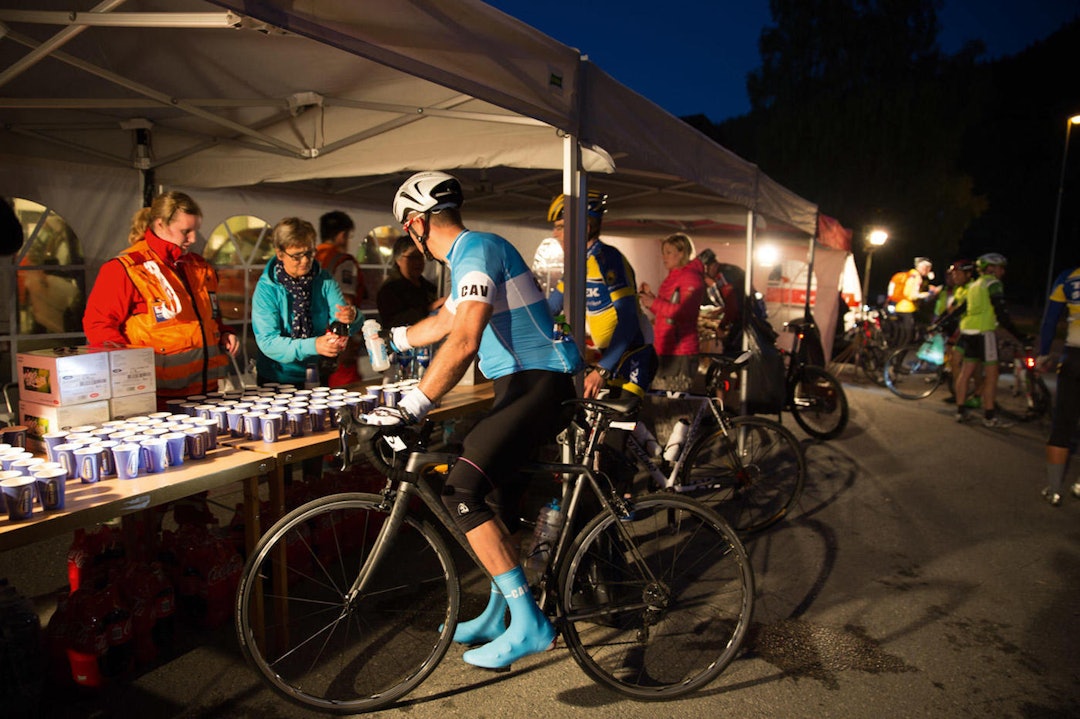 DUGNAD: Jotunheimen Rundt er kjent for knirkefri logistikk på alt fra matstasjoner og forpleining til nummerutlevering og informasjon. Foto: Håvard Nesbø Matstasjon JR - Foto Håvard Nesbø 1400x933