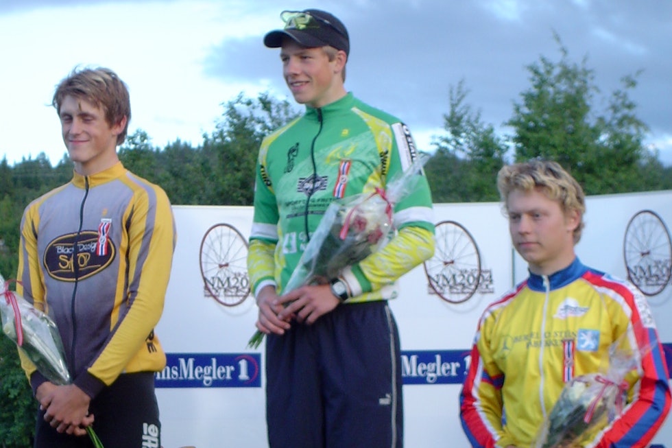 CELEBERT: Martin Iversby kom på tredjeplass bak Edvald Boasson Hagen og Andreas Fossen i sitt siste ritt før han la opp i 2003. Foto: Geir Iversby Andreas Fossen - Edvald Boasson Hagen - Martin Iversby - Foto Geir Iversby 1400x933