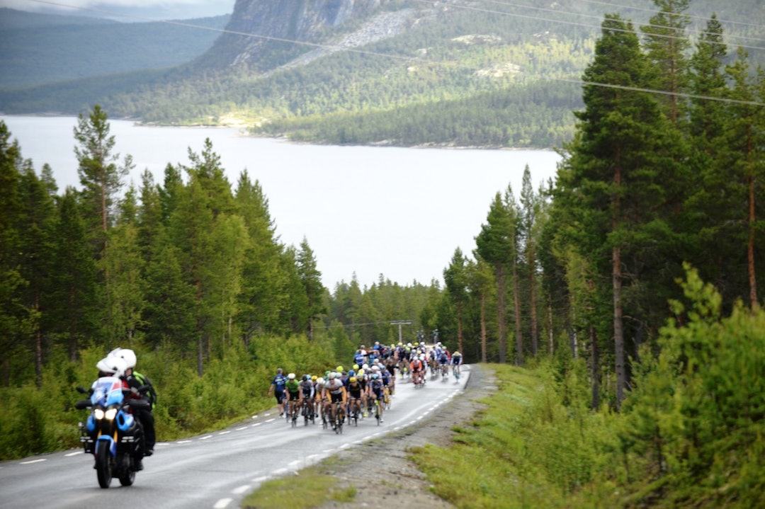 SPEKTAKULÆRT: Tour de Hallingdal byr på noen av landets flotteste veistrekker, rikelig med høydemeter og varierte utfordringer for rytterne. Foto: Kent Murdoch Tour de Hallingdal 2017  stage 2 men sr - Kent Murdoch 1400x933