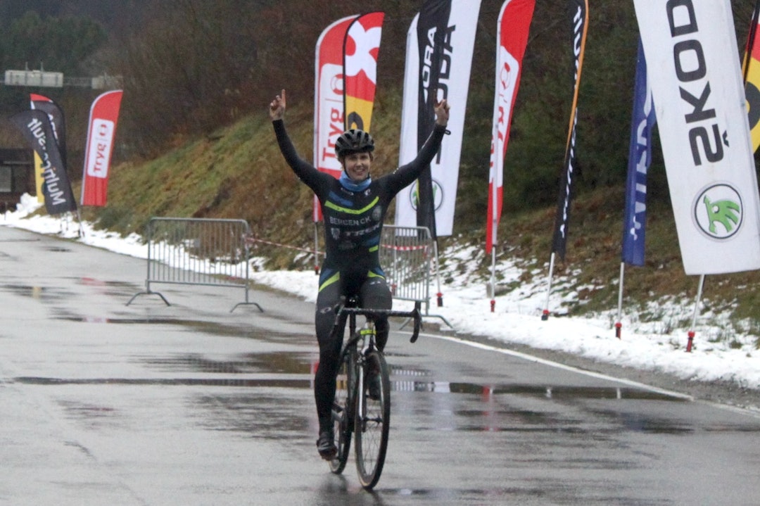 SEIER: Ingrid Moe vant siste runde i kross-Norgescupen, som gikk på hjemmebane for Bergensrytteren. Foto: Ingrid Lægreid/NCF NC8 Ingrid Moe - Ingrid Lægreid 1400x933