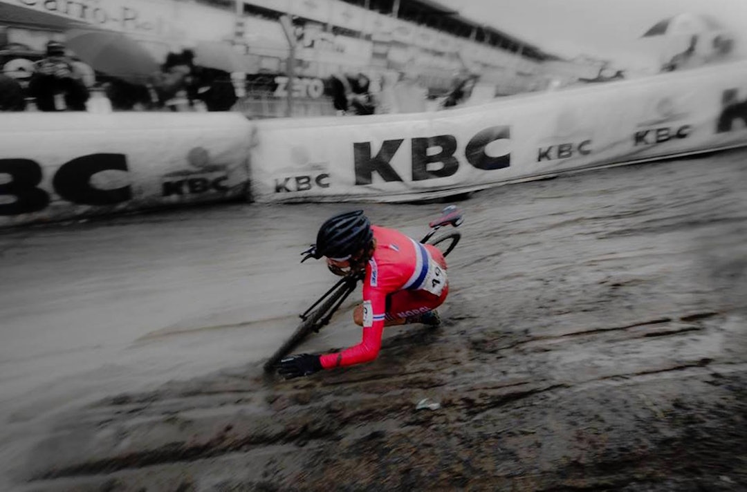 UTFORDRER II: Tiril Hole Mohr er en av flere som kan vippe norgesmesteren av tronen i helga. Her fra kross-VM 2016. Foto: Tom Prenen Tiril Mohr VM kross 2016 Foto Tom Prenen 1400x924