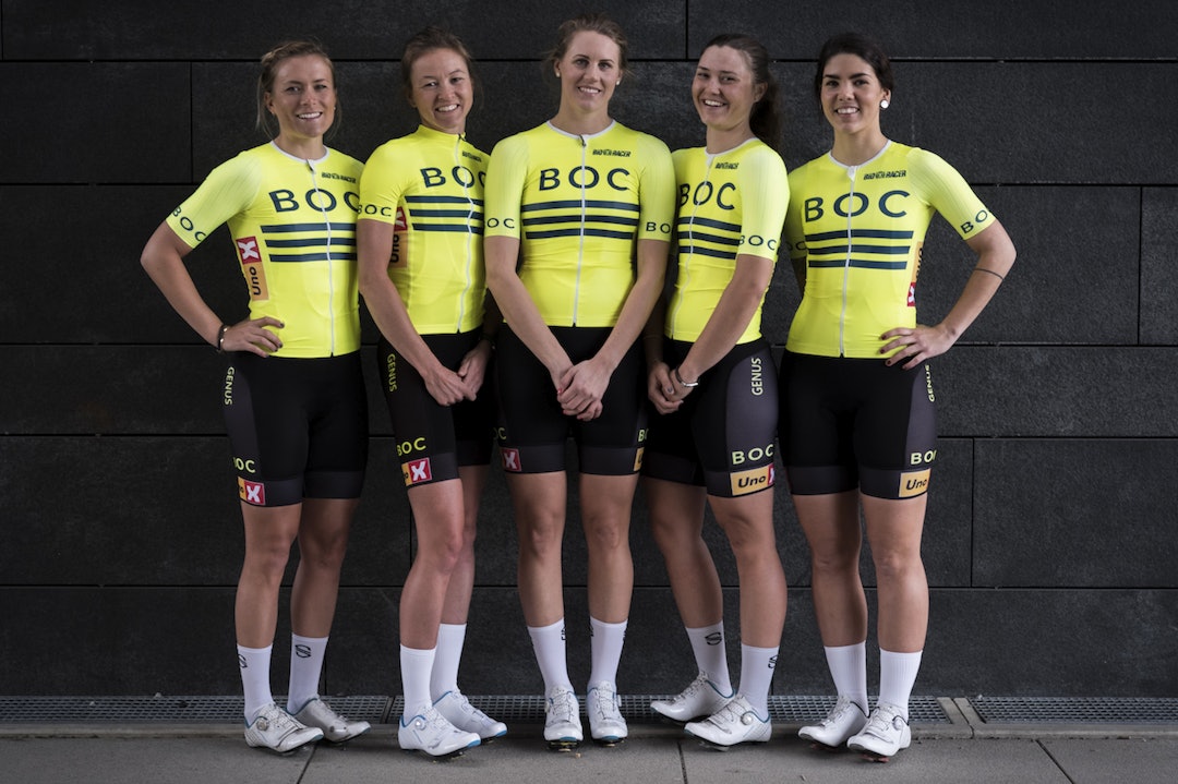 TOMROM: Jentene i BOC Elite, Kirsti Ruud (fra venstre), Christina Holth, Kristin Bærland og Mari Skybak må finne nye ryttere for å fylle tomrommet etter Line Marie Gulliksen (andre fra høyre). Foto: Arjan Boldingh Kirsti Ruud - Christina Holth - Kristin Bærland - Line Marie Gulliksen - Mari Skybak Foto Arjan Boldingh 1400x933