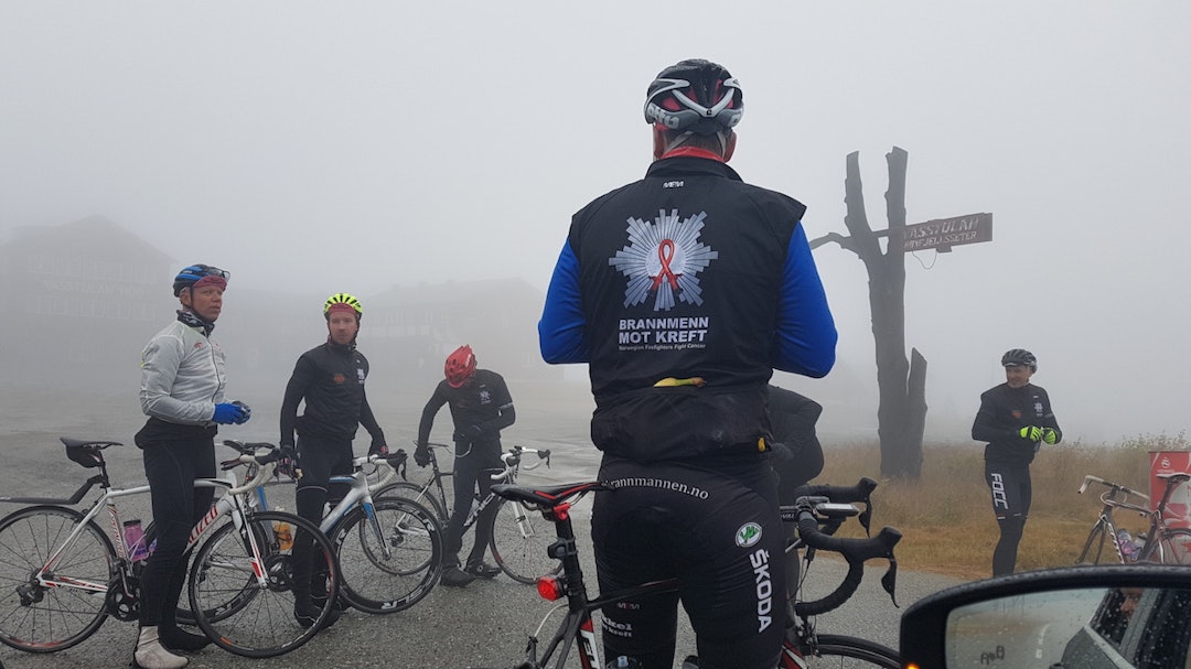 Pause i tåka mot Bergen - Oslo-Bergen 2017 - Brannmenn mot kreft 1200x675