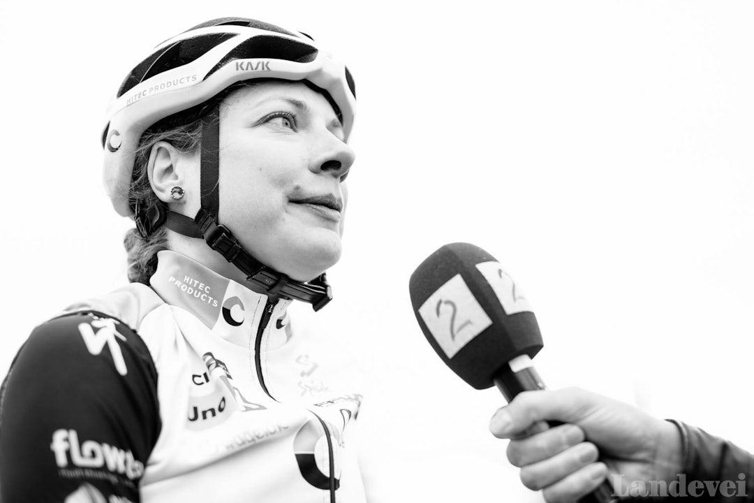 OPPTREKKER: Vita Heine hadde stor andel at lagvenninnen Susanne Andersen tok en sterk sjuende plass under fellesstarten. Foto: Henrik Alpers. OPPTREKKER: Vita Heine hadde stor andel at lagvenninnen Susanne Andersen tok en sterk sjuende plass under fellesstarten. Foto: Henrik Alpers.