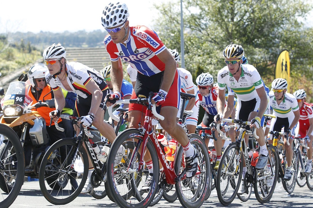 SLIT: Mens Thor Hushovd satt i hovedfeltet hele veien, havnet blant annet Edvald Boasson Hagen (i bakgrunnen) og flere andre sterke ryttere i brudd den sjette runden. Foto: Cor Vos. SLIT: Mens Thor Hushovd satt i hovedfeltet hele veien, havnet blant annet Edvald Boasson Hagen (i bakgrunnen) og flere andre sterke ryttere i brudd den sjette runden. Foto: Cor Vos.