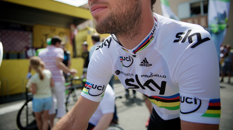 KORREKT: Team Sky fulgte selvsagt regelverket da de laget VM-trøya til Mark Cavendish. KORREKT: Team Sky fulgte selvsagt regelverket da de laget VM-trøya til Mark Cavendish.