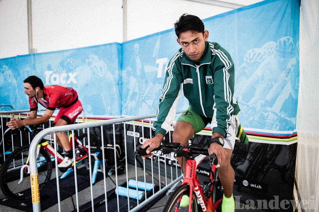 OPPVARMING: Arsalan Anjum Muhammad under oppvarming på gårdsdagens VM-tempo.