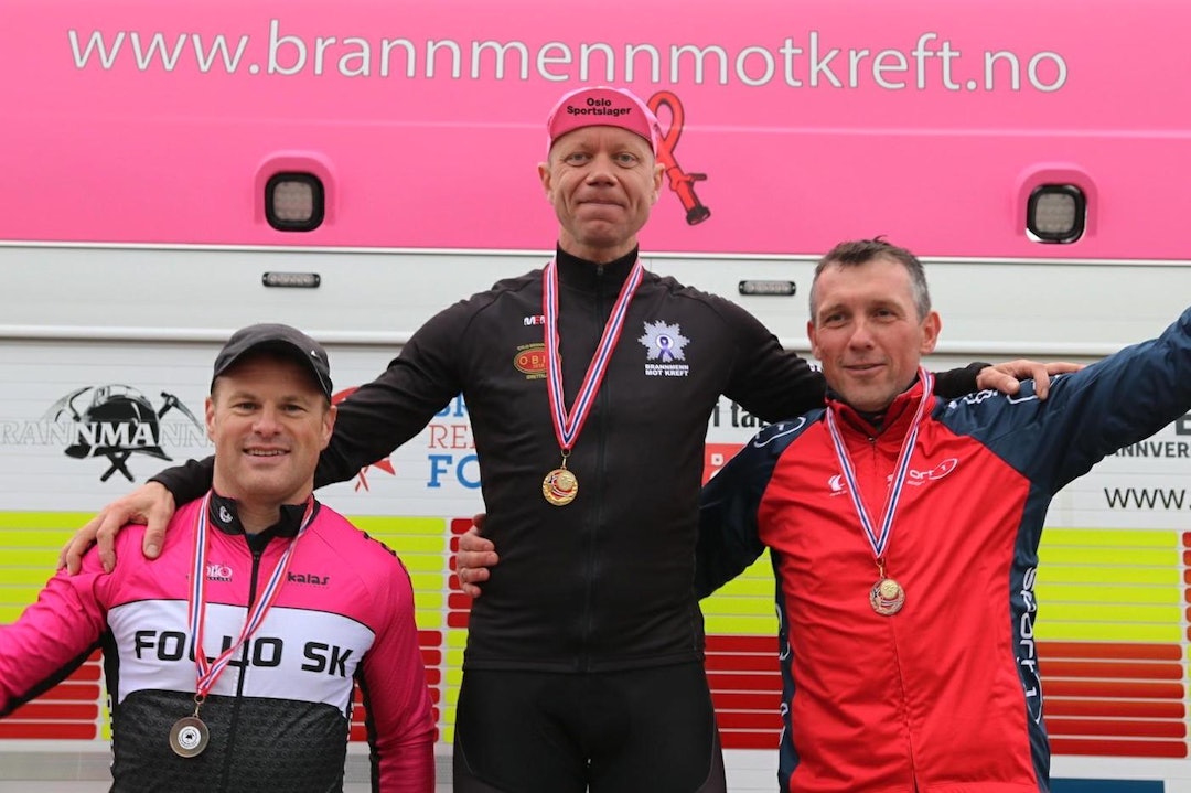 NM-GULL: Ketil Tærum sikret seg gull i klassen 40-49 under NM for brannfolk i juni. Her med Lino Iversini (til venstre) og Per Øyvind Alvim. Foto: Privat Lino Iversini - Ketil Tærum - Per Øyvind Alvim - Foto Privat 1400x933