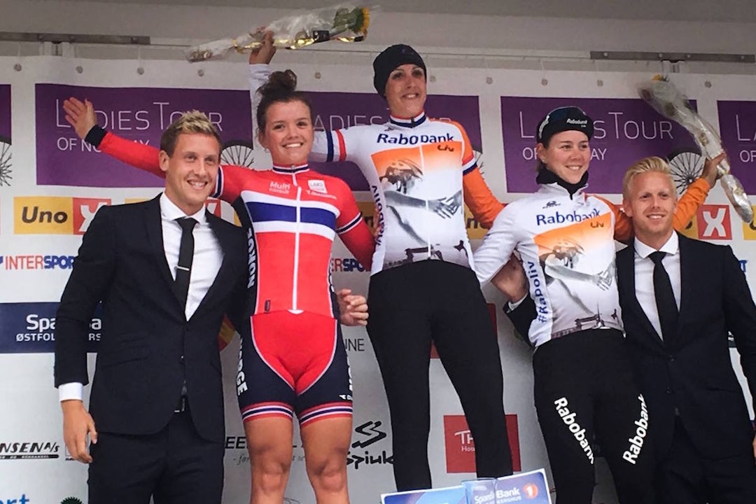 PÅ PALLEN: Susanne Andersen syklet Ladies Tour of Norway for Norges landslag i fjor og kom på andreplass på andre etappe, som junior. Foto: NCF Andersen - Brand - De Jong - LTN Stage 2 - Per Erik Mæhlum 1200x800