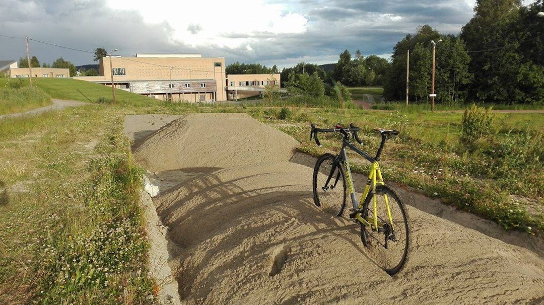 SAND: Denne nye sandgraven skal rittinnvies med Spikkestadkross kommende onsdag. Foto: Bjørnar Volden BOC Sandgrav - Bjørnar Volden 1200x
