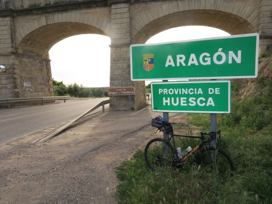 HUESCA: Ut av Katalonia, inn i Aragon og Huesca. HUESCA: Ut av Katalonia, inn i Aragon og Huesca.