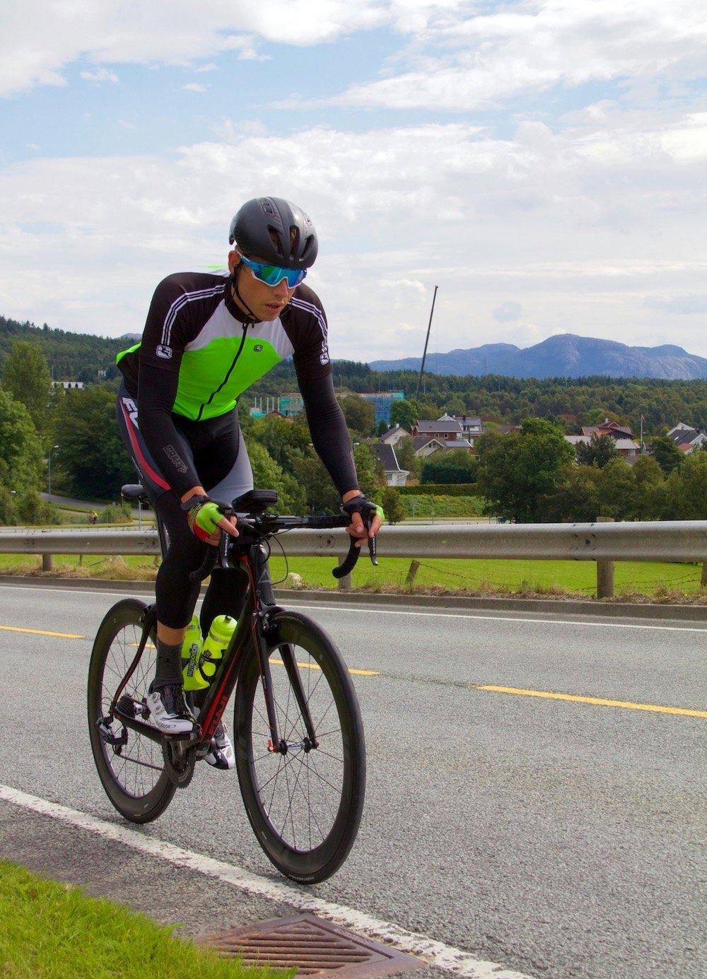 EVERESTER: Stein Magnus Olafsgård under eversting i Stavanger i fjor. Foto: Privat Stein Magus Olafsrud - Stavanger everesting 2016 - Privat 1000x