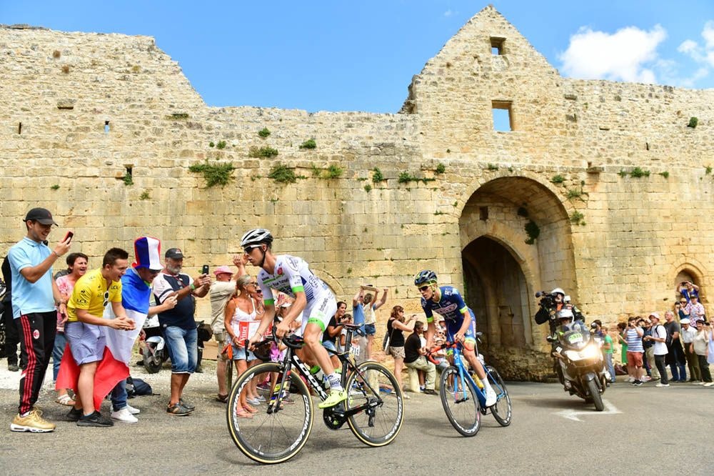 TOMANNSBRUDD: Yoann Offredo (bak) og Elie Gesbert gikk avgårde i brudd, men ble hentet av hovedfeltet mot slutten av etappen. Foto: letour.fr TOMANNSBRUDD: Yoann Offredo (bak) og Elie Gesbert gikk avgårde i brudd, men ble hentet av hovedfeltet mot slutten av etappen. Foto: letour.fr