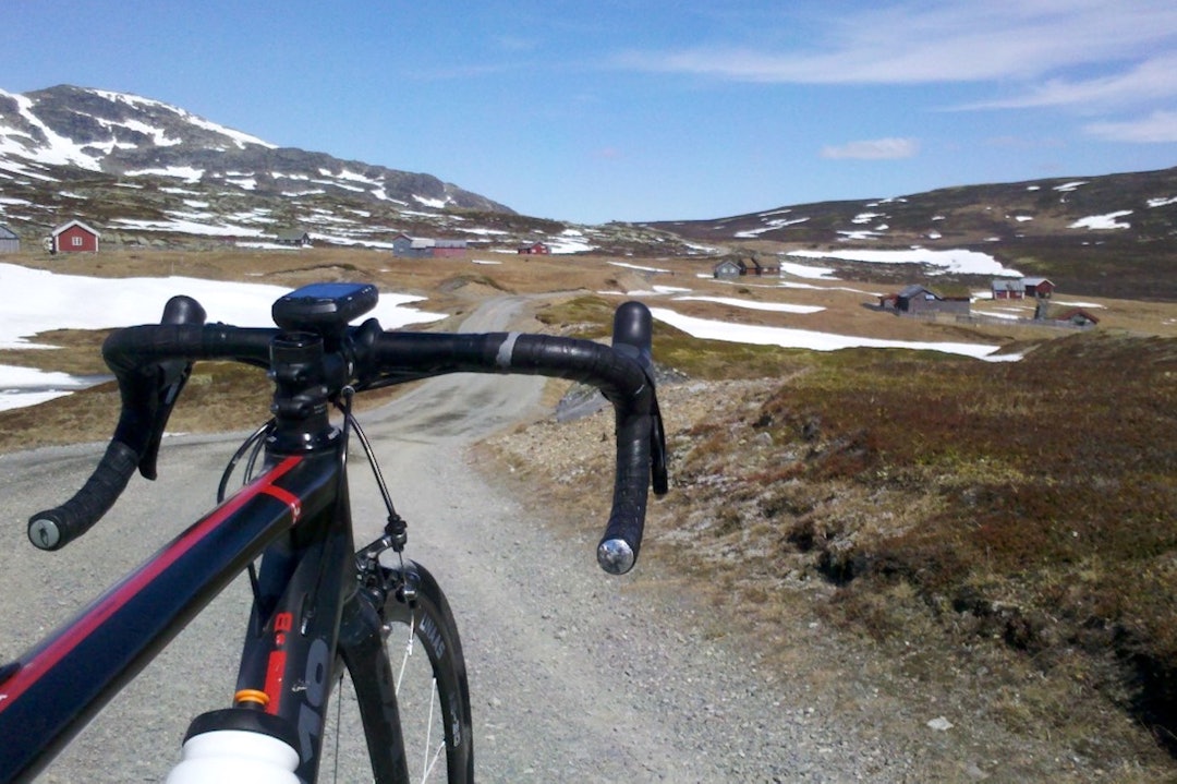 RØFT: 80km grus på Tour de Hallingdal er ikke barnemat. Her fra Leveld-Hemsedal Foto: Jonas Orset Leveld - Hemsedal foto Privat 1400x933