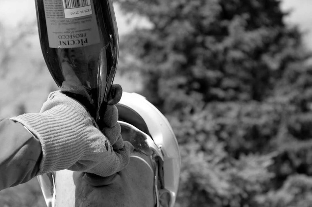 SJAMPIS: Ingen grunn til å kaste bort gode bobler med å spraye dem over podiet og publikum. Foto: Kirsti Ruud RR bubbles - Foto Kirsti ruud 1400x933