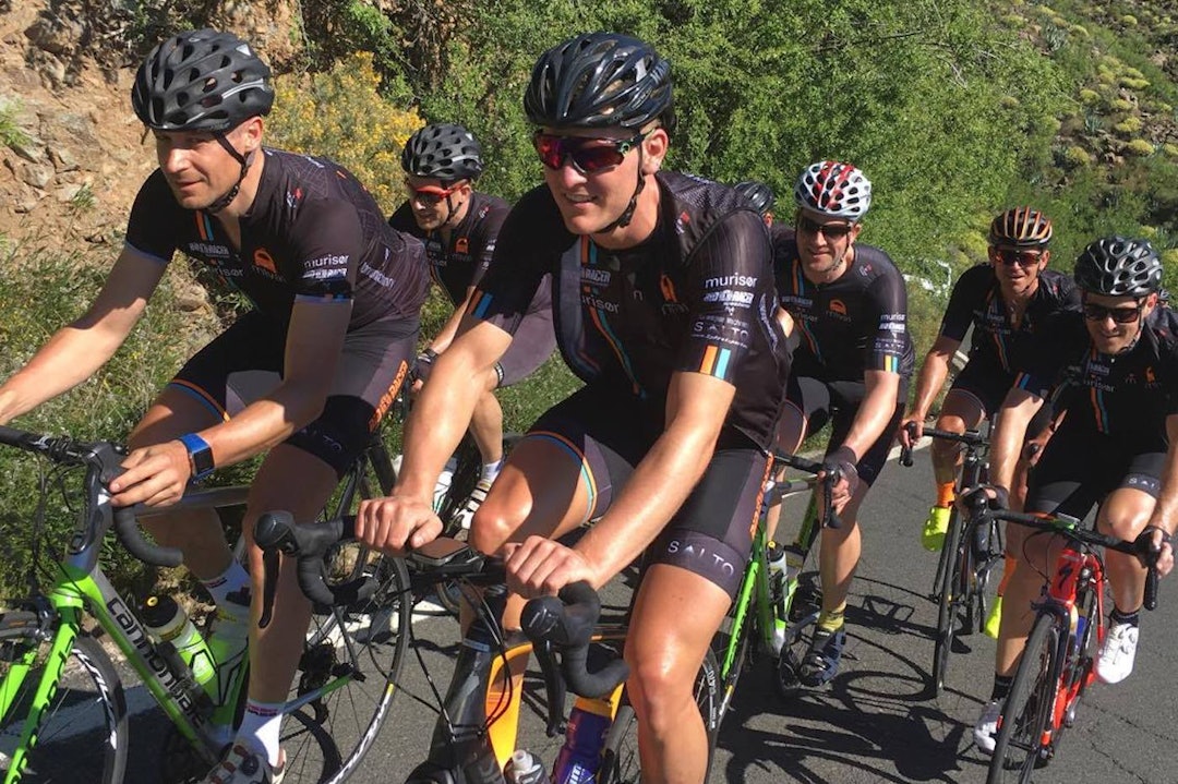 REVANSJESUGNE II: Mivai Express Team fikk stang ut på Hovden, og stiller på Styrkeprøven med topptrimmede bein. Foto: Kjell Einar Gaustad Mivai - Foran fv Pål Bjørke og Endre Nyhagen Bak fv Håkon Rossebø og Steffen Galdal - Tandberg bak oransje striper på hjelmen - Kjell Einar Gaustad 1400x933
