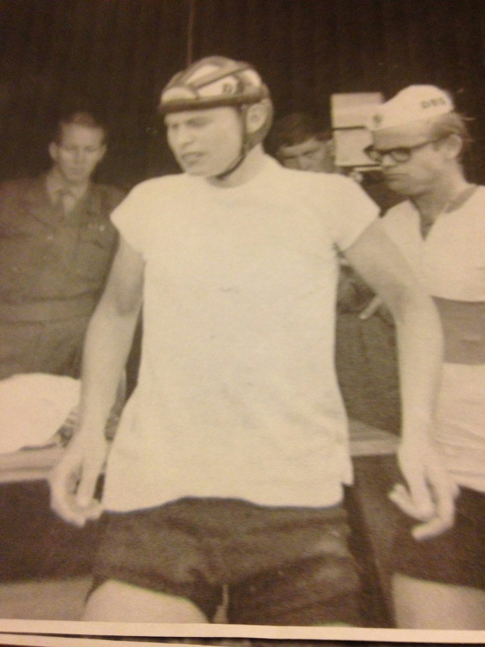 T-SKJORTE: Sykkelbekledning har kommet langt på de siste 50 åra, sier Arne Blakkisrud, her fra en av sine første Trondheim-Oslo. Foto: Privat Blakkisrud 1968 - Foto Privat 1000x