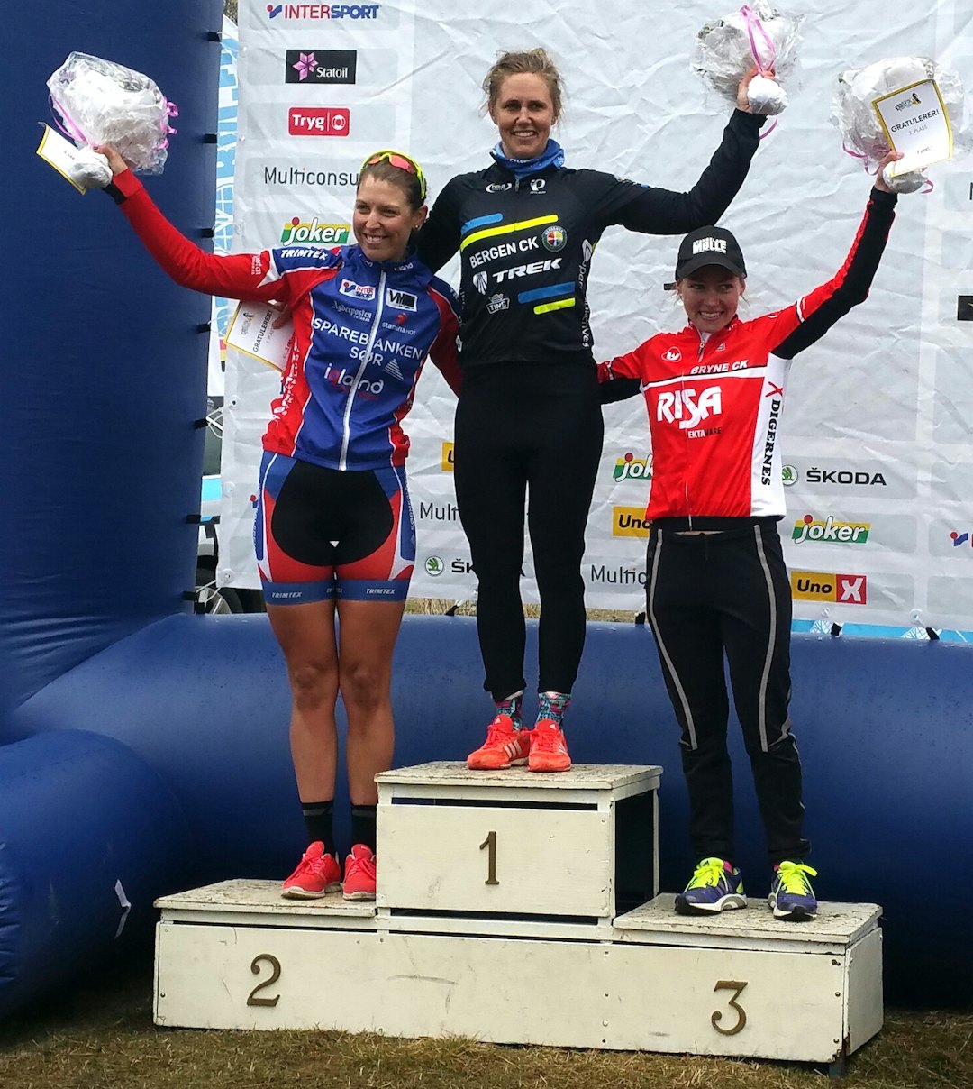 PALLPLASS: Julie Meyer Solvang tok andreplassen i Norgescupen på Eidsvoll 13 mai. Ingrid Moe (Bergen) vant og Stine Borgli (Bryne) ble nummer tre. Foto: Privat Julie Meyer Solvang - Ingrid Moe - Stine Borgli - NC Eidsvoll 2017 - Foto Grimstad SK Privat 1400x