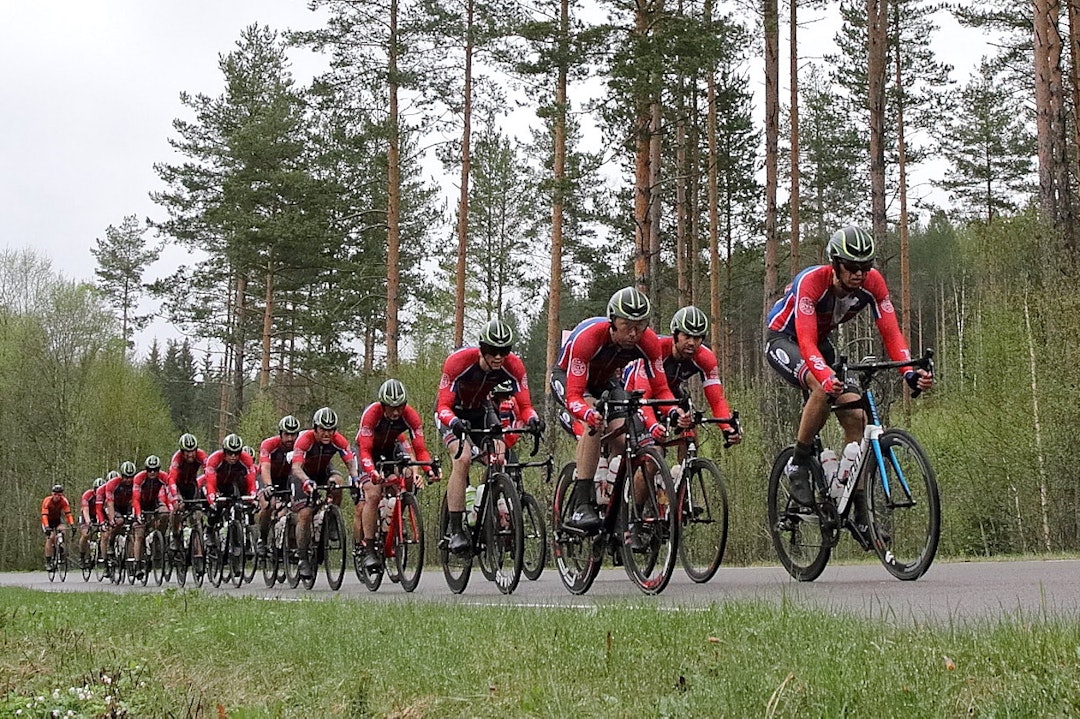 STERKE: Rye Expressen holdt unna for Aurora Borealis til tross for en stor velt ved Åneby som kostet en av rytterne sesongen. Foto: Ola Morken Rye XP - Nordmarka Rundt 2017 - Ola Morken 1400x933