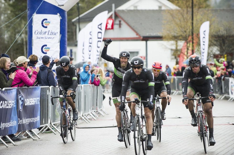 ANDREPLASS: Catsj 4:59:59 slo Sandnes SK med flere minutter på Color Line Tour i fjor. Det vil Sandnes revansjere i år. Foto: Espen Sand Catsj i mål - Espen Sand 1400x932