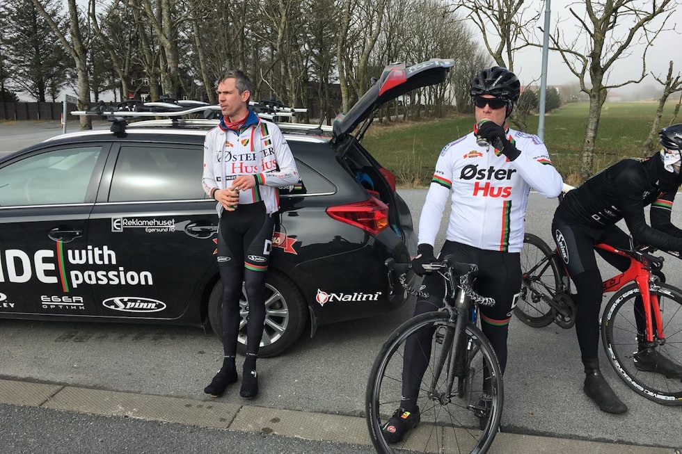 SESONGSTART: I helga gikk første fellestrening for Sandnes SKs ekspresslag og kaptein Per Arvid Gimre (til venstre) kan konstatere at utgangspunktet er sterkere enn i på samme tid i fjor. Foto: Jone Ellingsen Per Arvid Gimre - Eirik Idsøe Johannesen - Eirik Mella - Foto Jone Ellingsen 1400x933