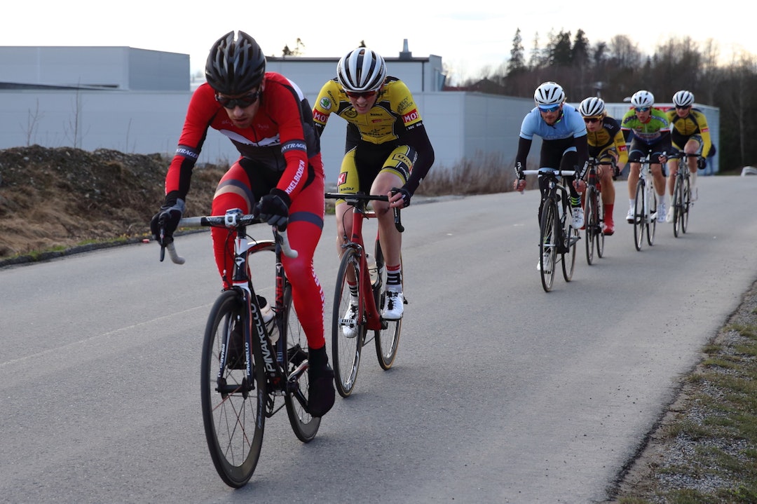 UHØYTIDELIG: Vårcupen består av to gateritt i april, og er en fin start på rittsesongen. Foto: Ola Morken Vårcupen - Ola Morken 1400x933