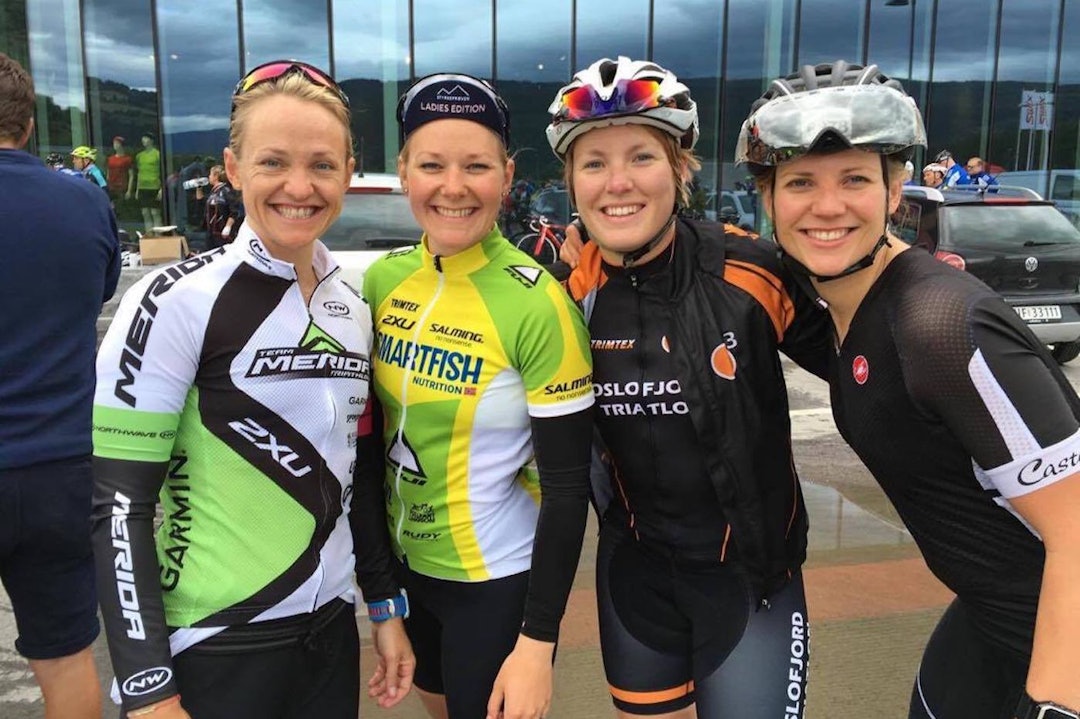 RITTKLARE: Jenter fra Ladies Edition før fellesstarten for damer i Styrkeprøven Lillehammer-Oslo 2016 (Fra venstre:Sissel Mørtvedt, Therese Skjenken, Rebecca Hjellegjerd og Margrethe Farsjo). Foto: Ladies Edition DSSP 2016 - Caroline Vamnes 1400x933