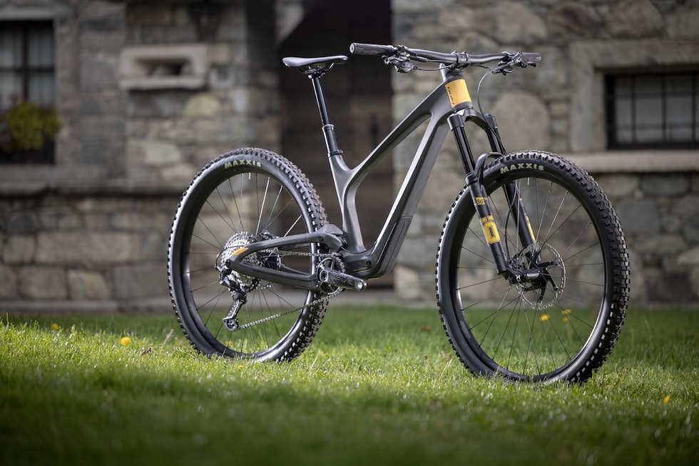 LINKIN PRO: MED Öhlins-gaffel og bortgjemt Fox-bakdemper Bold Linkin 150 Pro