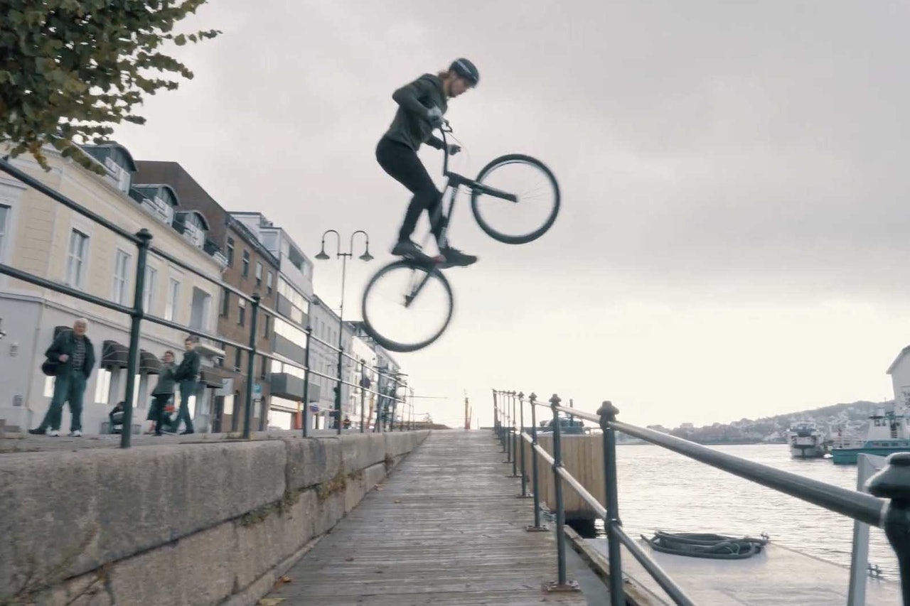 HØYT NIVÅ: Eirik Ulltang trekker vekk fra show-elementene i den nye editen. Foto: Skjermdump eirik ulltang trial sykling film show