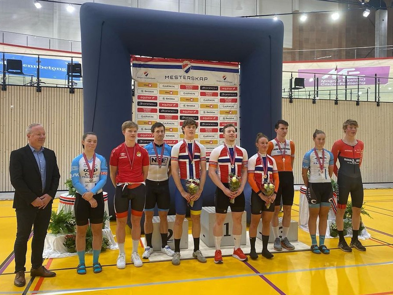 NORGESMESTERE: Her er noen av rytterne som stakk av med NM-medaljer på velodromen i Sola Arena i helgen. Foto: Norges Cykleforbund