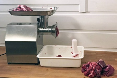 God kapasitet: Kjøttkverna Meat Grinder TK12 fra Våpenloftet har god kapasitet, viser vår test. Meat Grinder TK12, test av kjøttkvern fra Våpenloftet
