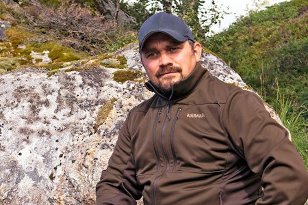 Kjekt sett: Mellomplagg-settet til Härkila Mountain Hunter Pro fungerer godt. Særlig liker vi 3/4-nikkersen med glidelås, som er passelig sid hvis du har høye jaktstøvler. jeger ikledd mellomplagg-sett fra harkila