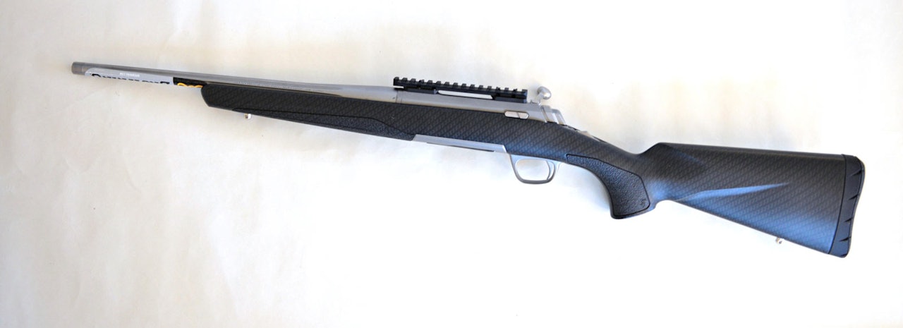 Browning X-bolt Super Light: Lettvektsrifle med 42 cm kort løp Browning X-bolt Super Light med picatinnyskinne test lettvektsrifle