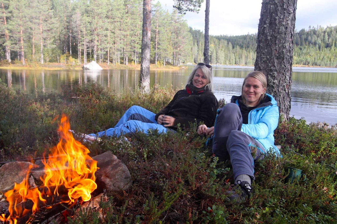 Damer på jakt: Det blir stadig flere kvinner i jeger-Norge, så vi spurte Marie Bakka og Marte Bakka Haugen om damer og jakt. Både mor og datter er meget dyktige skyttere.