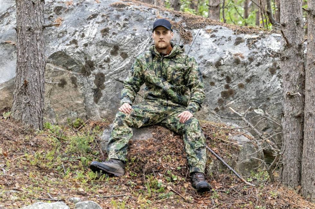 Test av Alaska 1795 Apex Pro. Jeger ikledd Alaska 1796 jaktdress