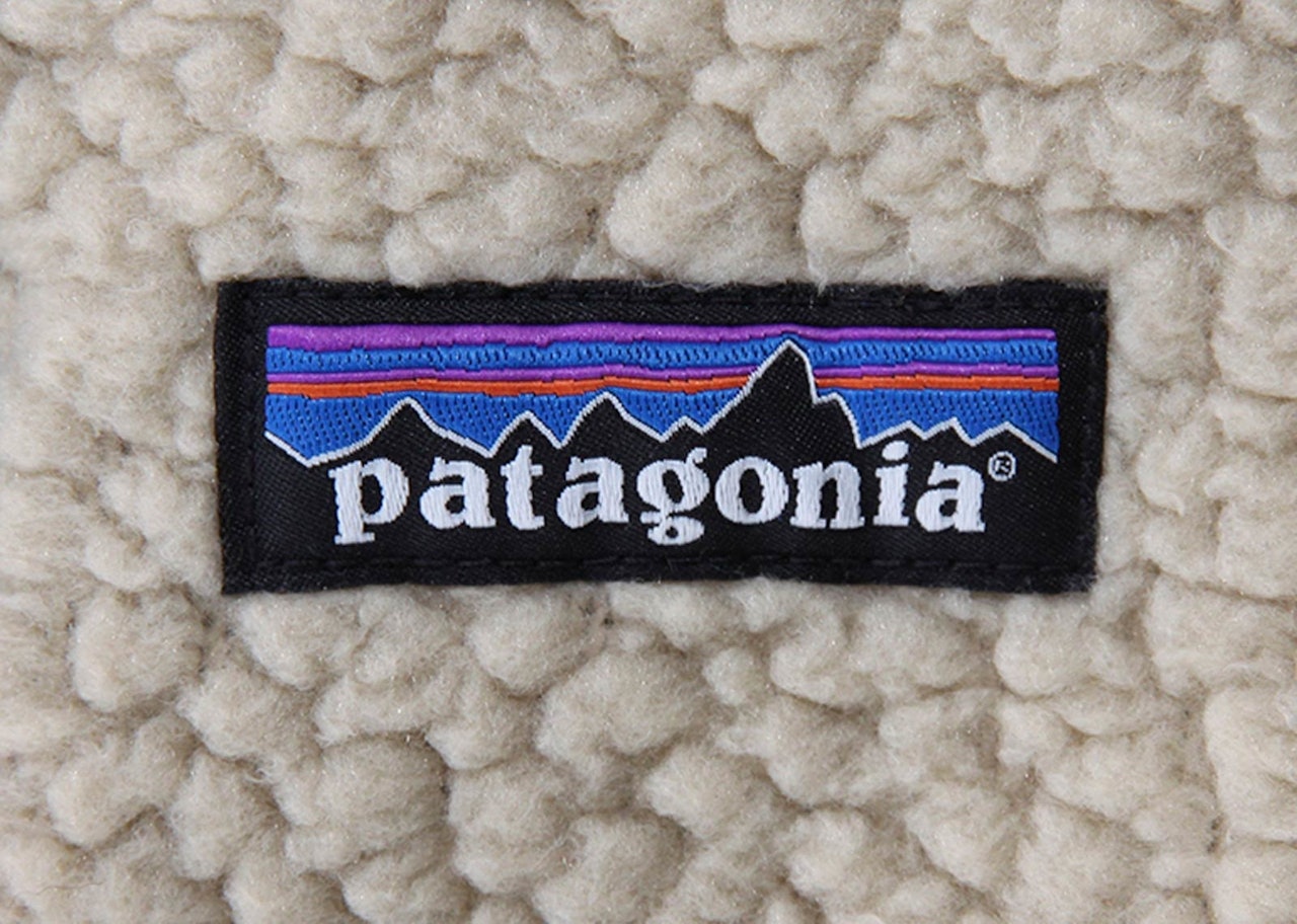 Patagonia Retro Pile: Denne logoen er i praksis et miljømerke. Miljøsymbol på Patagonia Retro Pile jakke
