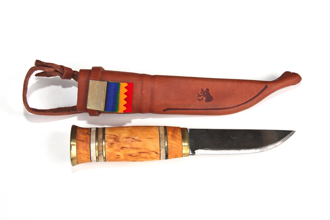 Praktisk: Det gjør seg med reinhorn, messing og reinskinn i skjeftet, ikke sant? Praktisk: Det gjør seg med reinhorn, messing og reinskinn i skjeftet, ikke sant?