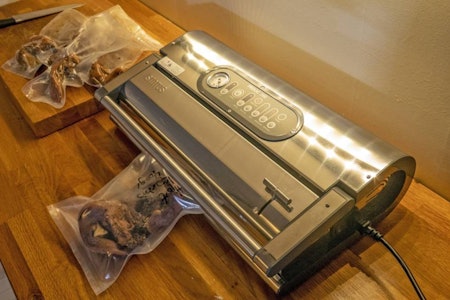 Kraftig kost: Status Provac 360 er ei røslig maskin, men har kapasitet nok til å svelge unna når større dyr skal skjæres ned. Test av Status Provac 360