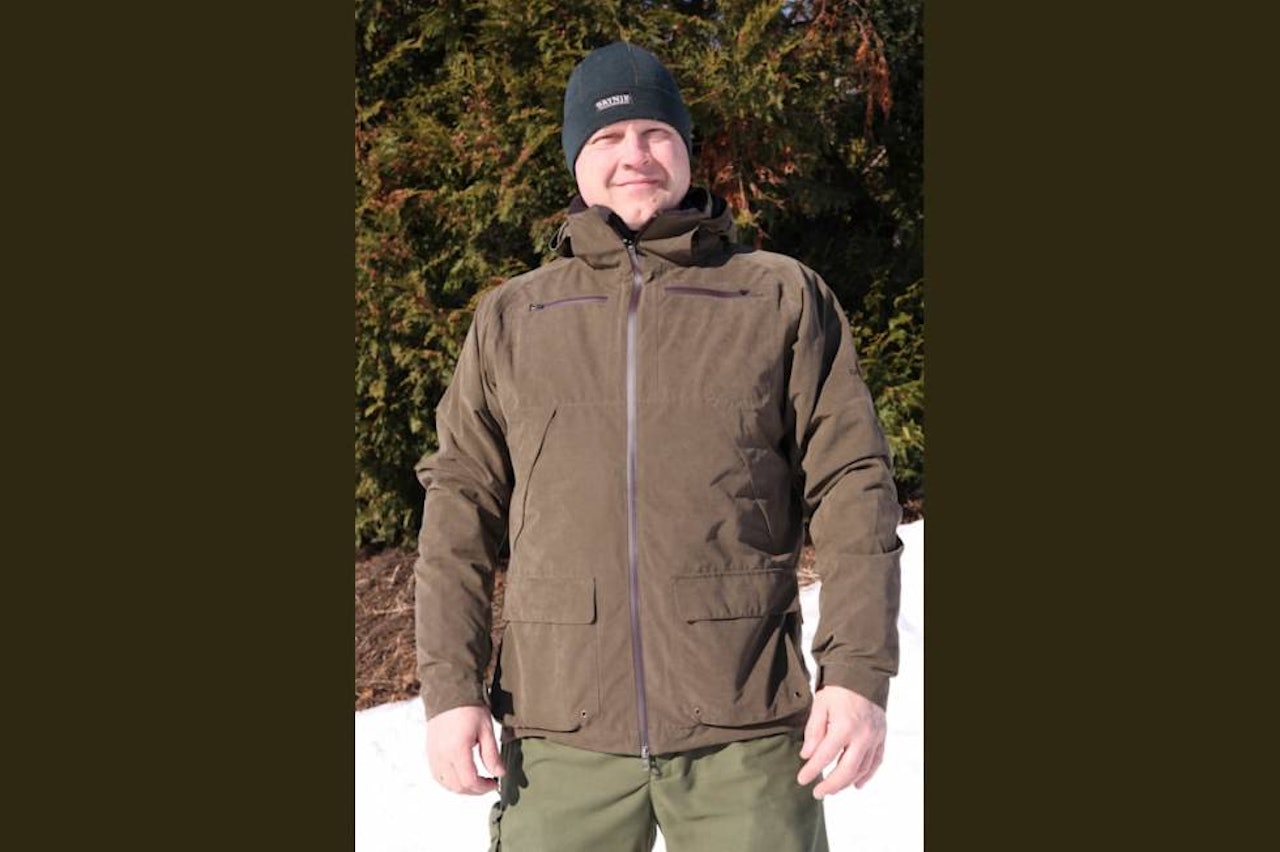 BREDT BRUKSOMRÅDE: Highland XLT Light Coat er en allrounder – Jakken fra Chevalier fungerer til det meste. Mann ikledd Chevalier jakke Highland XLT Light Coat