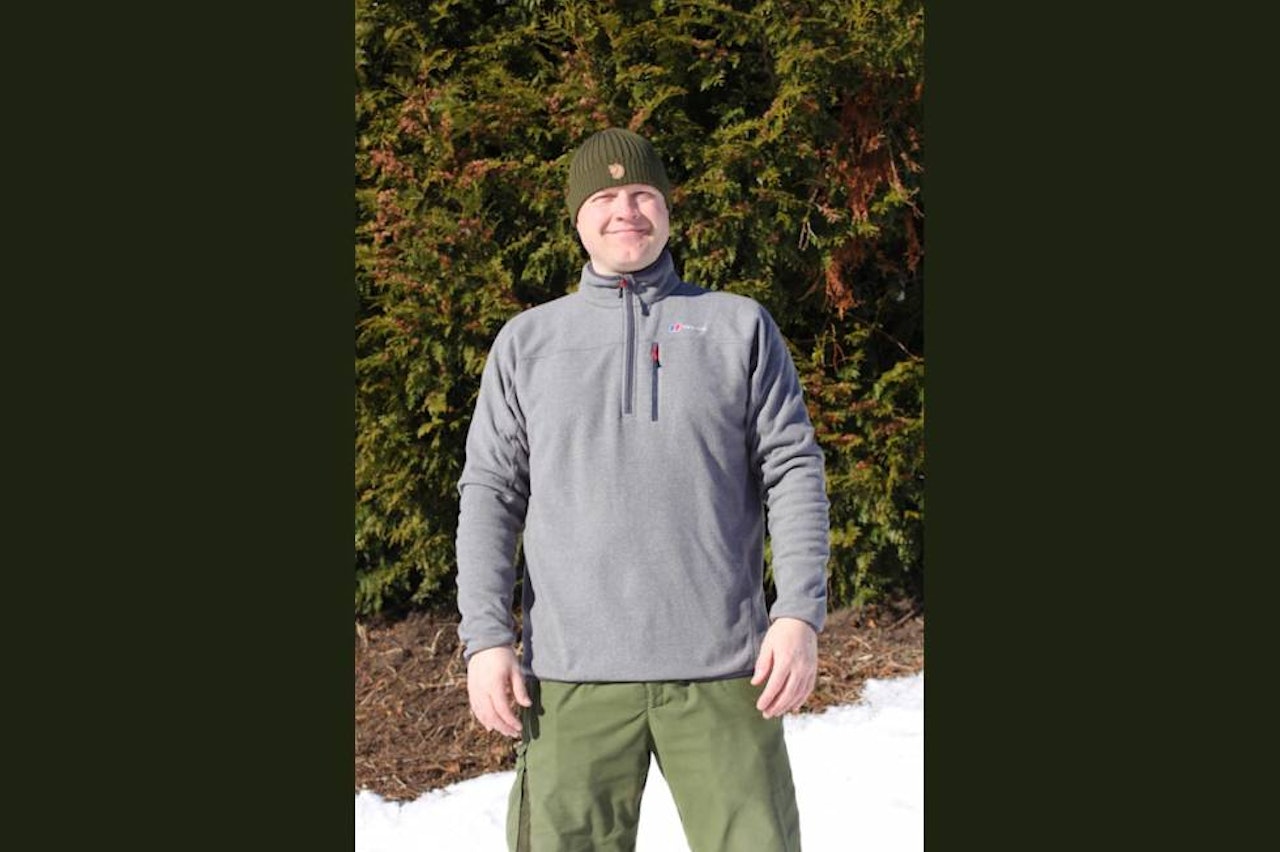 RIMELIG: Berghaus Stainton fleece er en helt grei genser til en ok pris. jeger ikledd Berghaus Stainton half-zip fleece